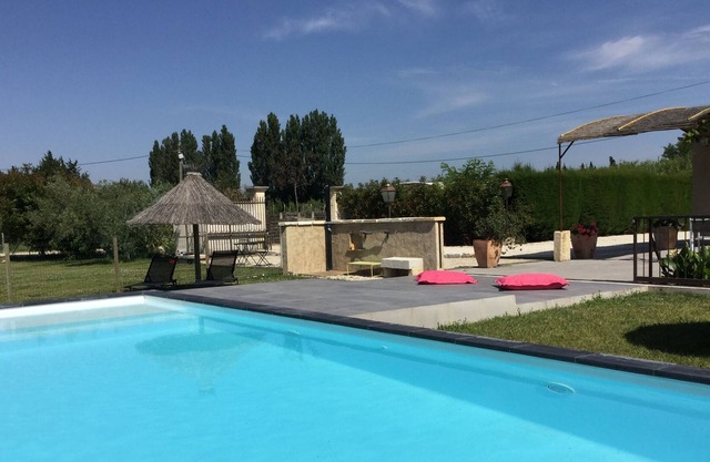 Charming Gite with contemporary decor and heated pool in Barbentane 2/3 persons.