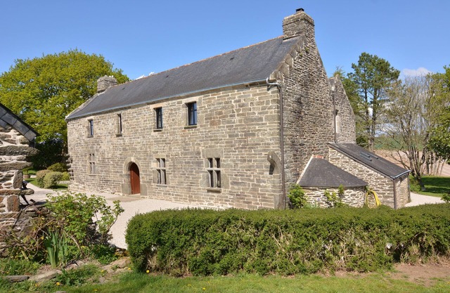 Charming guest room in a 16th century Breton manor