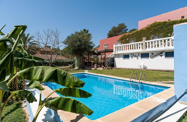 Charming Holiday Home "Bambú" with Outdoor Pool