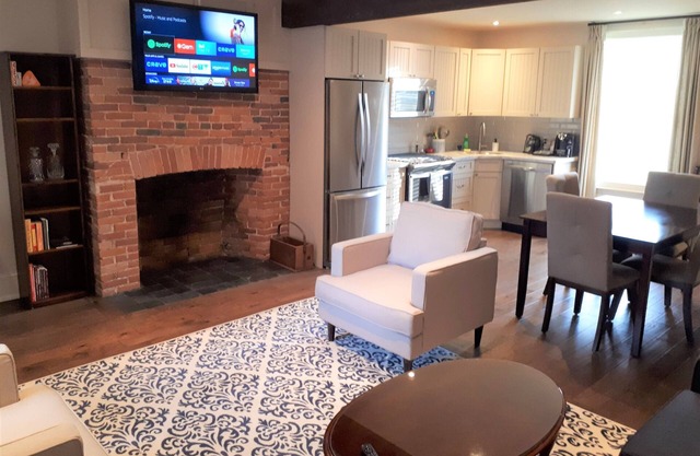 Charming historic home in the heart of Old Town Niagara-on-the-Lake