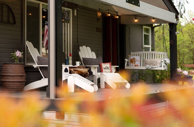 Charming Hobby Farm/Sauna/HotTub/Pickle Ball Court/Mini Golf, near I-5 & 205