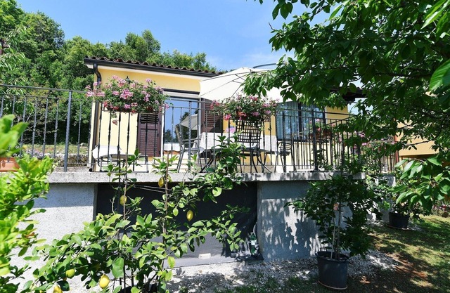 Charming Holiday Home with Terrace and Garden - One Bedroom Holiday Home