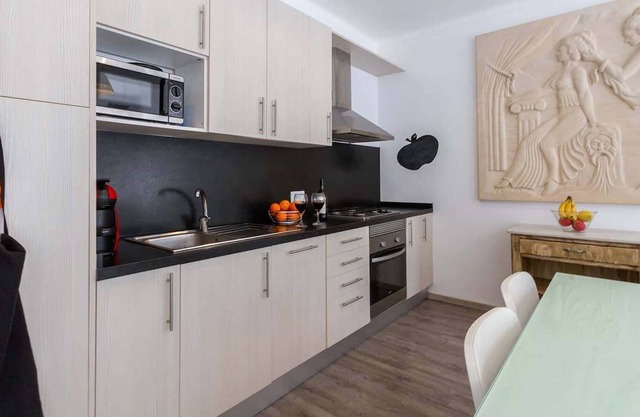 Charming Holiday Apartment “Can Inma by Modesta A” Close to the Beach with Wi-Fi & A/C; Parking Available, Pets Allowed