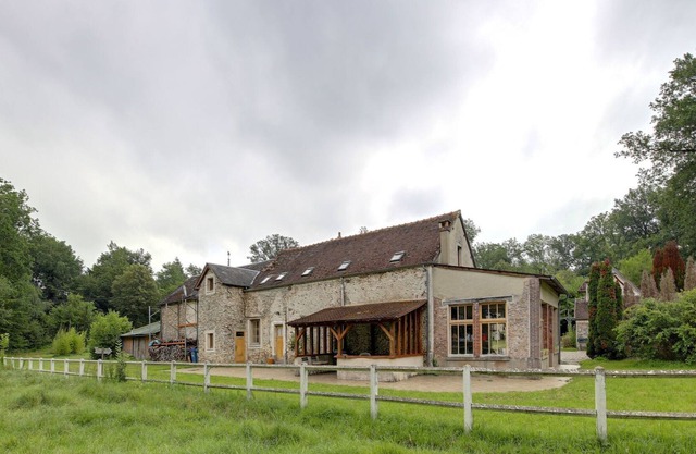 Charming Holiday Home in Raizeux near Forest