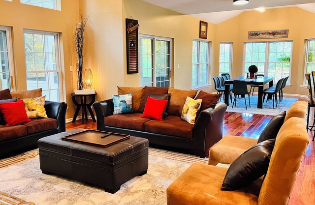 Charming Home in the Poconosn 4-bedroom house with WiFi and AC in Pocono Pines