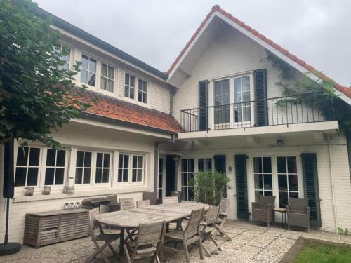 Charming Home w Garden