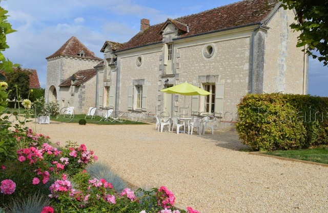 Charming house in fortified farmhouse with courtyard and garden - Pets allowed