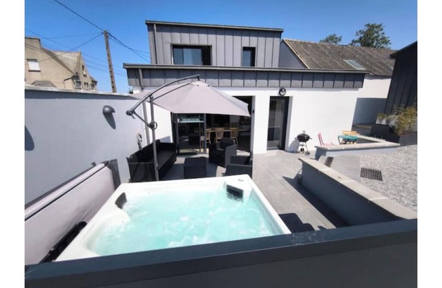 Charming house close to the sea with jacuzzi