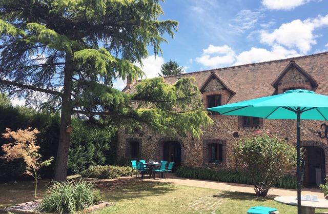 Charming house for 6 to 8 people 1 hour from Paris in a village on the edge of a forest