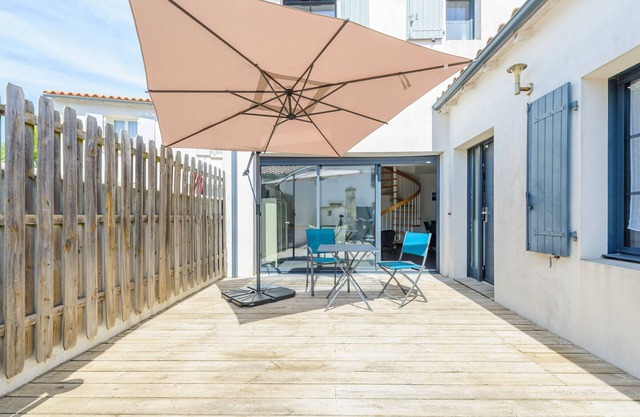 Charming House in Angoulins - Near Beach, WiFi, Baby Equipment, Sleeps 6