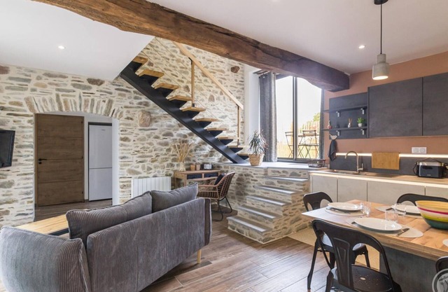 Charming house in Bretteville, close to beach, quiet with sea view