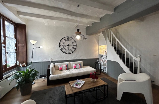 Charming House in Barrou: 2 Bedrooms, WiFi, Pet-Friendly, Near La Roche-Posay & Futuroscope