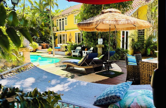 Charming house in the city, peaceful gated neighborhood.