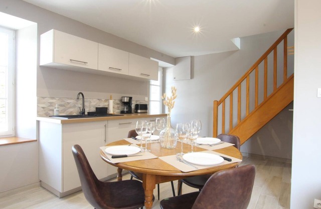 Charming house with enclosed garden, near the sea