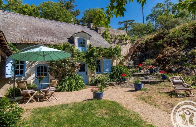 Charming house with enclosed garden near the Louet river