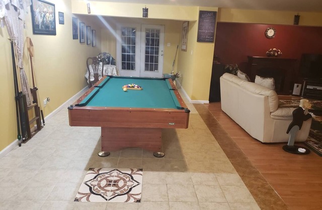 Charming house with WiFi, fitness room, AC in brilliant Severn