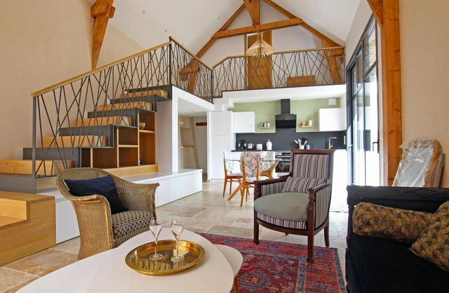 Charming independent house in Réville