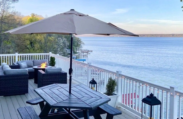 Charming Lakefront Cottage in Heart of the Wine Trail: Seneca Fingerlake