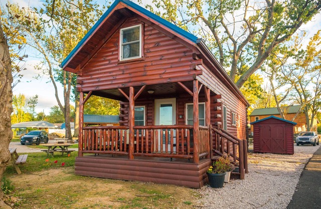 Charming Lakeview Cabin Near Geneva-On-The-Lake, The Perfect Getaway!