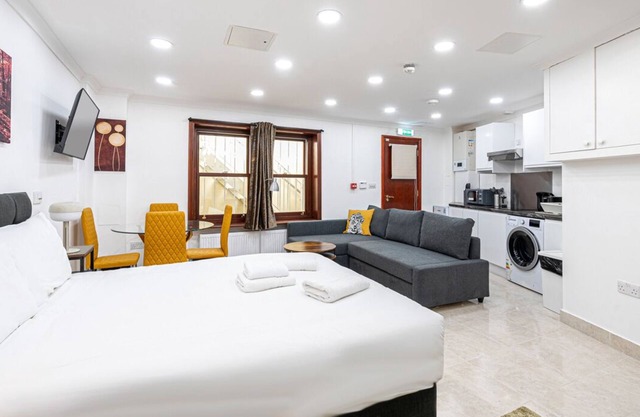 Charming Large Studio Kensington Olympia