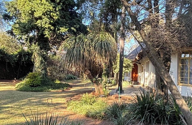 Charming lodge in tranquil Kempton Park with WiFi