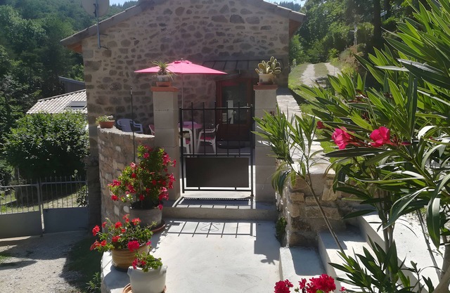 Charming Loft 'La Rose Désirée' with Mountain View and Wi-Fi