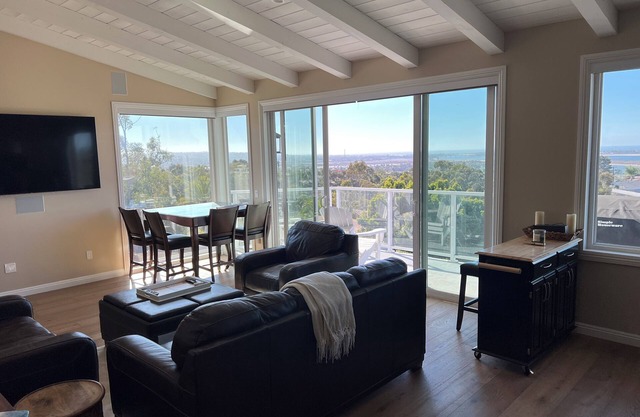 Charming loft with BBQ/OCEAN VIEW. in sunny San Diego.