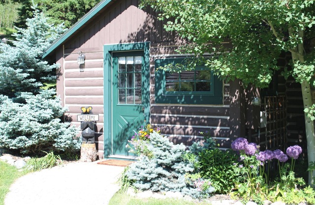 Charming Log Cabin In Beautiful Cottonwood Canyon, Just Outside of Bozeman