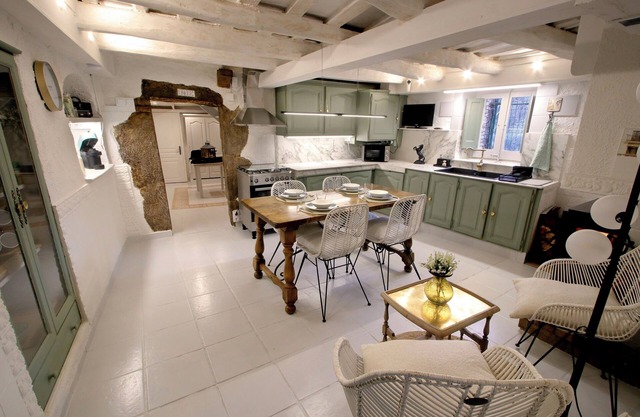 Charming Masia with fireplace in the forest 10 minutes from Girona