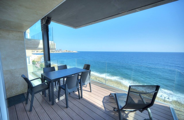 Charming, modern 3 bedroom seafront