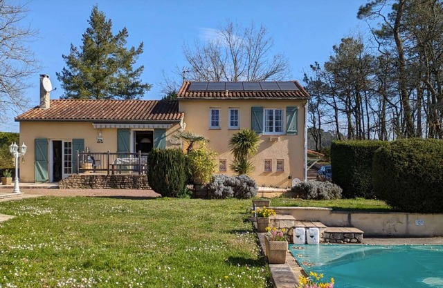 Charming modernised house with swimmingpool and view