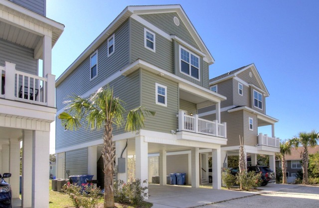 Charming NEW 4BR/3.5BA Home Steps From the Beach!