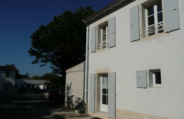 Charming new house, quiet location in the heart of St Martin de Re