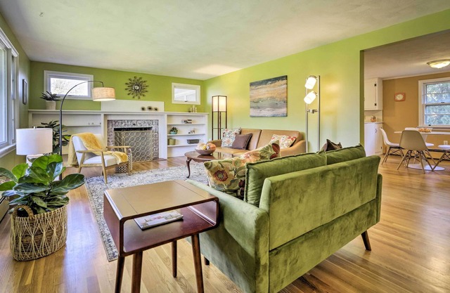 Charming Norwich Home ~ 7 Mi to Mohegan Sun!