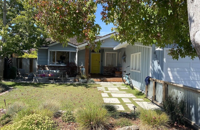 Charming Opal Cliff Drive beach house between Capitola Village & Pleasure Point!