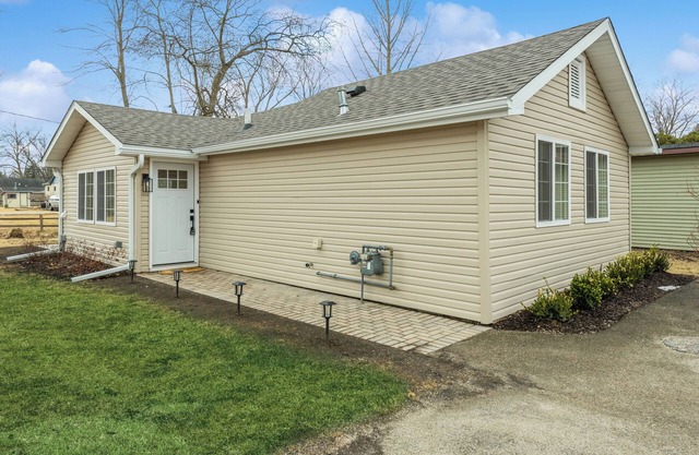 Charming Pell Lake Home, Close to Lake Geneva!