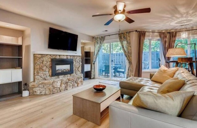 Charming Private 2BDR Near All Things Downtown