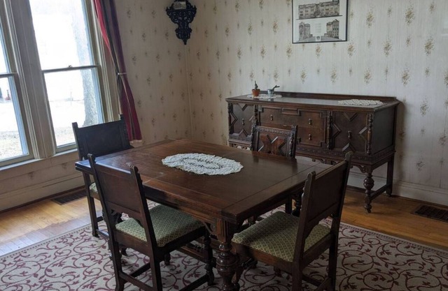 Charming Queen Anne near Colgate University