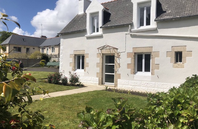 Charming renovated Breton house with enclosed garden close to the sea WIFI