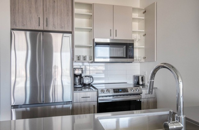 Charming River North 1BR w/ Gym, Pool & Fire Pits, by Blueground