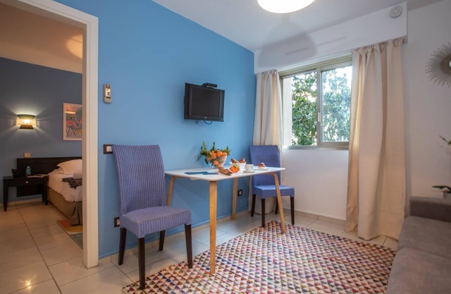 Charming Riviera 2E - One Bedroom Apartment, Sleeps 4