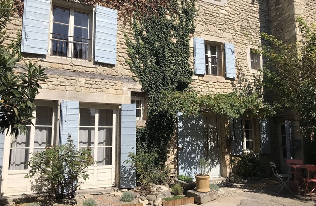 Charming Rose Cottage, Saignon - in the heart of the Luberon in Provence