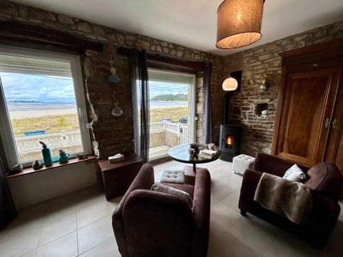 Charming seaside family home - sleeps 8