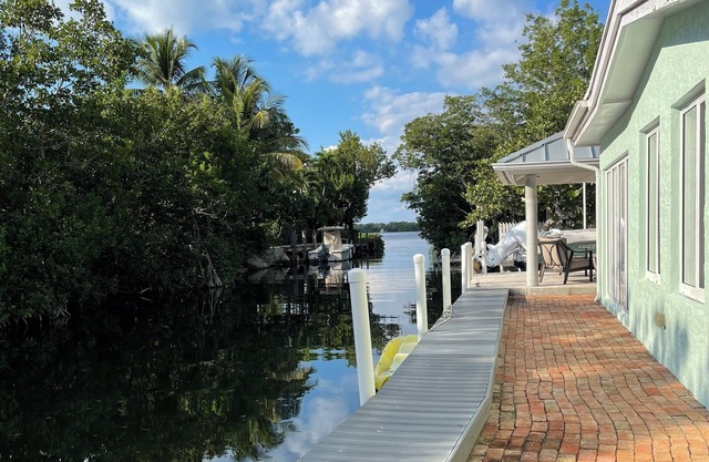 Charming Seaside Getaway with All the Comforts of Home