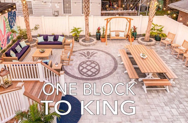 Charming Secluded Courtyard - 1 BLOCK TO KING