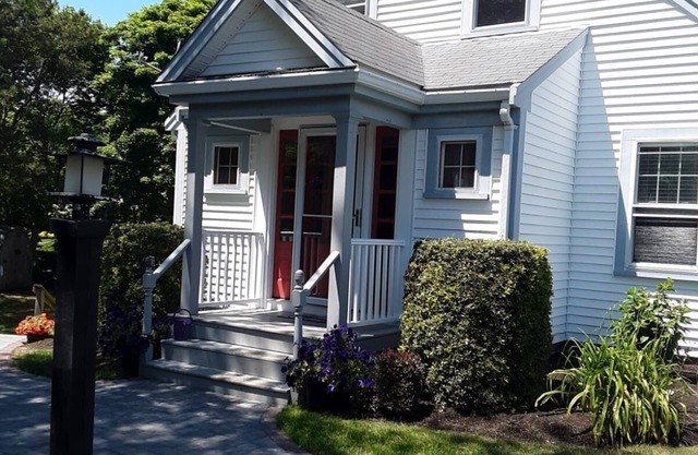 Charming secluded Sea St home close to 3 beaches and downtown Hyannis
