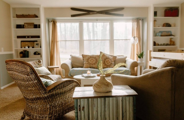 Charming Serenity: A Cozy and Spacious Lake House Retreat Near Kalamazoo, MI.