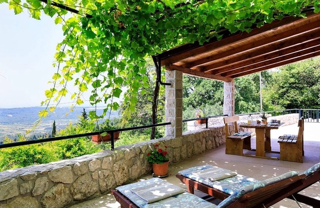 Charming Stone Cottage, Private Pool & Panoramic Views of the Konavle Valley - 30mins to Dubrovnik!
