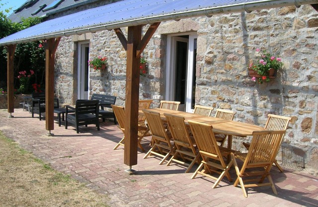 Charming stone house in La Hague with garden, perfect for family or friends