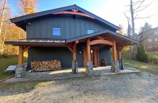 Charming Stratton ski house/chalet - mountain view & quick walk to slopes